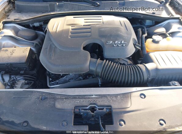 2C3CDXJG5GH268008 2016 DODGE CHARGER Серебряный Вид сзади