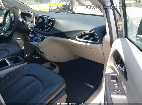 2C4RC1BG4RR125729 2024 CHRYSLER PACIFICA Silver Vista interior delantera