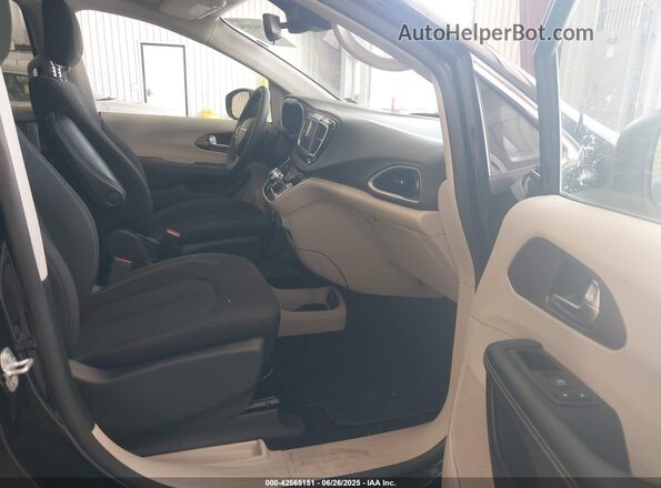 2C4RC1CG3RR171745 2024 CHRYSLER VOYAGER Black Front interior view