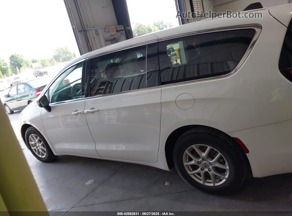 2C4RC1CG6PR525139 2023 CHRYSLER VOYAGER White Սալոնի 360 աստիճան տեսք