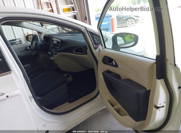 2C4RC1CG6PR525139 2023 CHRYSLER VOYAGER White Սալոնի դիմացի տեսք