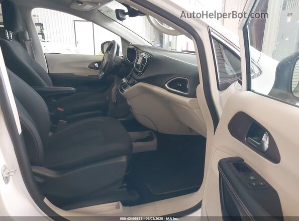 2C4RC1CG9PR533946 2023 CHRYSLER VOYAGER White წინა სალონის ხედი