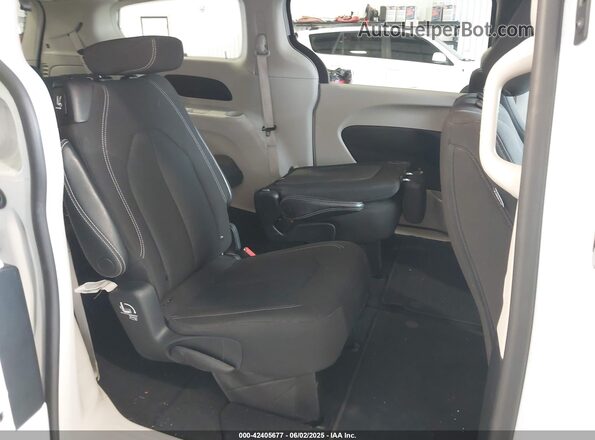 2C4RC1CG9PR533946 2023 CHRYSLER VOYAGER White VIN კოდის სტიკერის ხედი