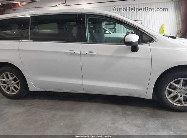 2C4RC1CG9PR533946 2023 CHRYSLER VOYAGER White უკანა სალონის ხედი