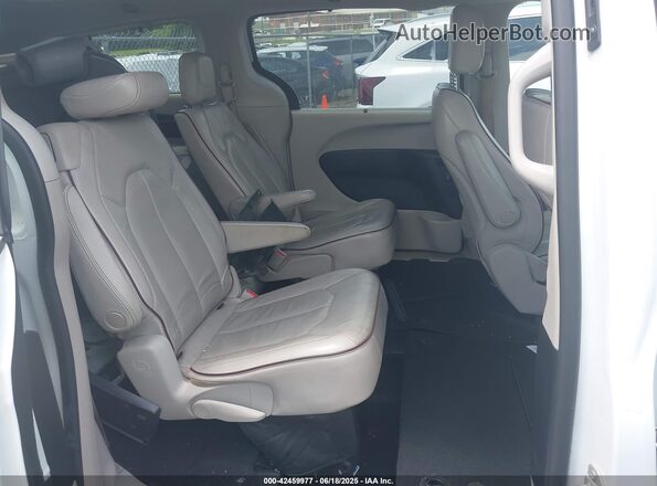 2C4RC1GG2LR175979 2020 CHRYSLER PACIFICA White VIN კოდის სტიკერის ხედი