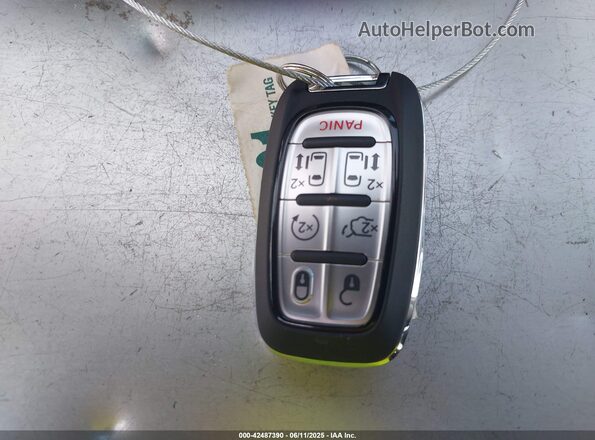 2C4RC1L74PR579782 2023 CHRYSLER PACIFICA Серый Вид панели приборов