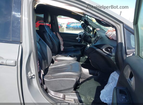 2C4RC3BG3LR278119 2020 CHRYSLER PACIFICA Gray Vista interior delantera