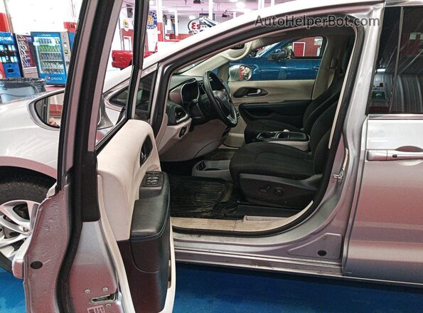 2C4RC3FGXMR566022 2021 CHRYSLER PACIFICA  Vista del compartimento del motor