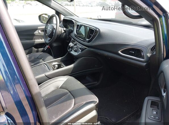 2C4RC3GGXPR555282 2023 CHRYSLER PACIFICA Dark Blue Front interior view