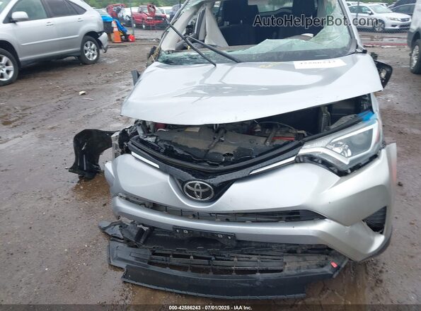 2T3BFREV3JW709681 2018 TOYOTA LE Silver Вид задньої частини салону