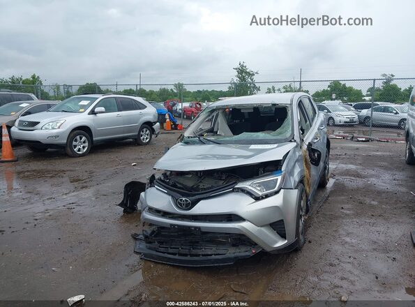 2T3BFREV3JW709681 2018 TOYOTA LE Silver Вид спереду
