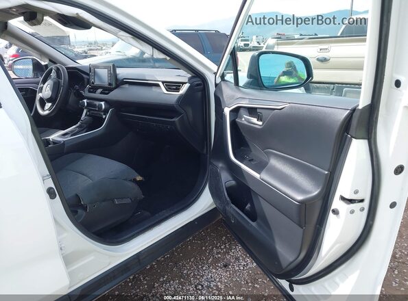 2T3P1RFV1MC219717 2021 TOYOTA LE Белый Вид салона спереди