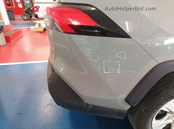2T3P1RFV2MW225640 2021 TOYOTA LE  Vista tres cuartos delantera izquierda