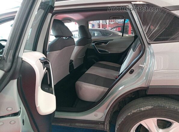 2T3P1RFV2MW225640 2021 TOYOTA LE  