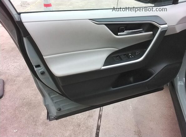 2T3P1RFV3MW225677 2021 TOYOTA LE  