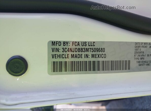 3C4NJDBB3MT509680 2021 JEEP COMPASS White Vista del compartimento del motor