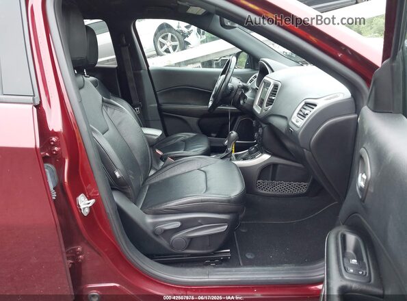 3C4NJDEB2MT589601 2021 JEEP COMPASS Темно-бордовый Вид салона спереди