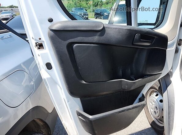 3C6TRVDG2JE150716 2018 RAM PROMASTER 2500  Vista tres cuartos delantera izquierda