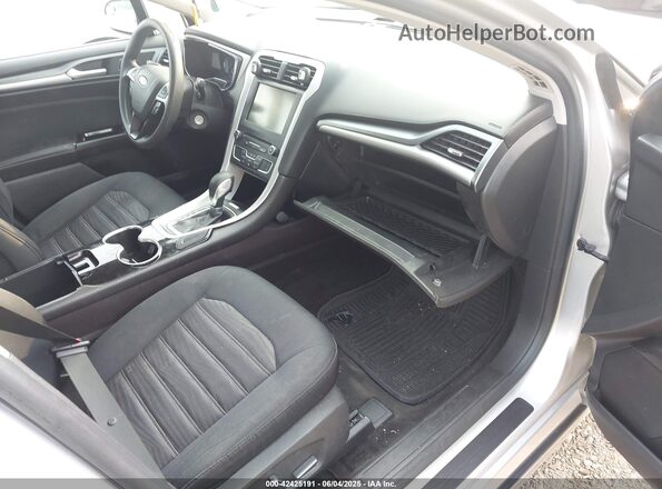 3FA6P0H76GR269028 2016 FORD FUSION Серебряный Вид салона спереди