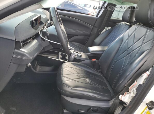 3FMTK1SS9MMA34674 2021 FORD MUSTANG White Widok wnętrza z przodu