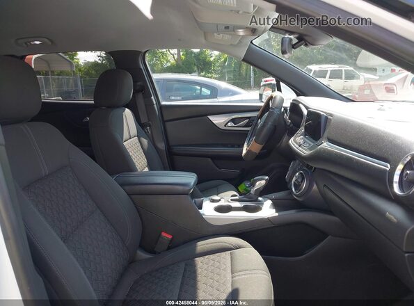 3GNKBCRSXMS518468 2021 CHEVROLET BLAZER White Вид салону спереду