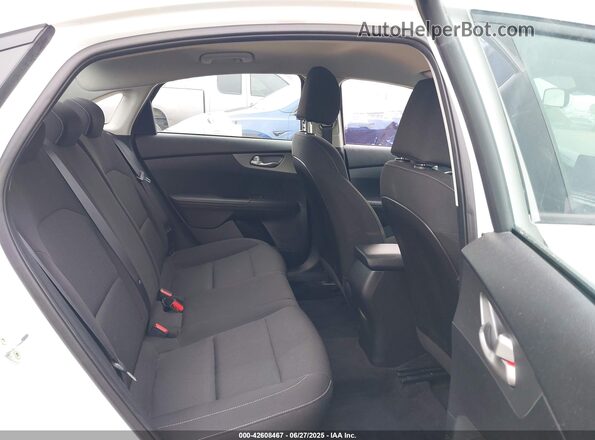 3KPF24AD7ME361168 2021 KIA FORTE White Widok naklejki z numerem VIN