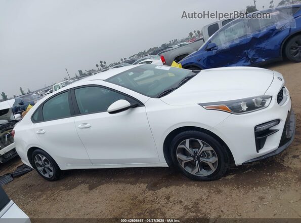 3KPF24AD7ME361168 2021 KIA FORTE White Widok wnętrza z tyłu