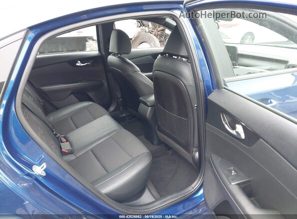 3KPF34AD8ME366182 2021 KIA FORTE Blue Vista de la etiqueta del VIN