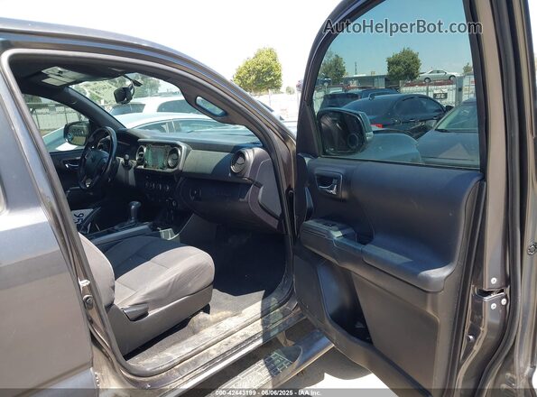 3TMDZ5BN6HM026155 2017 TOYOTA TACOMA Gray Vista interior delantera