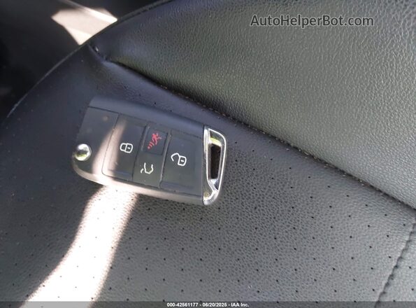 3VV3B7AX5LM035504 2020 VOLKSWAGEN TIGUAN Черный Вид панели приборов