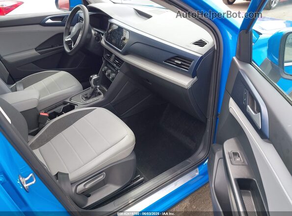 3VVEX7B22RM000201 2024 VOLKSWAGEN TAOS Blue Front interior view