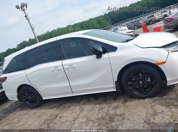 5FNRL6H70RB020315 2024 HONDA ODYSSEY White Widok wnętrza z tyłu
