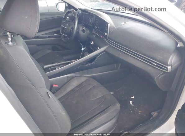 5NPLN4AG6MH015855 2021 HYUNDAI ELANTRA Белый Вид салона спереди