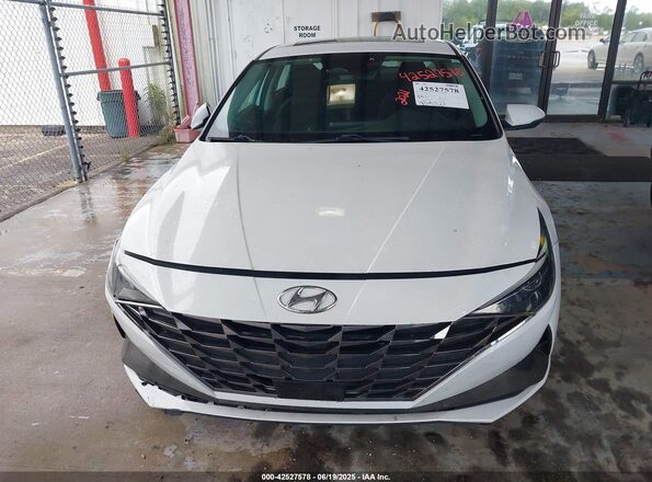 5NPLN4AG6MH015855 2021 HYUNDAI ELANTRA Белый Вид спереди