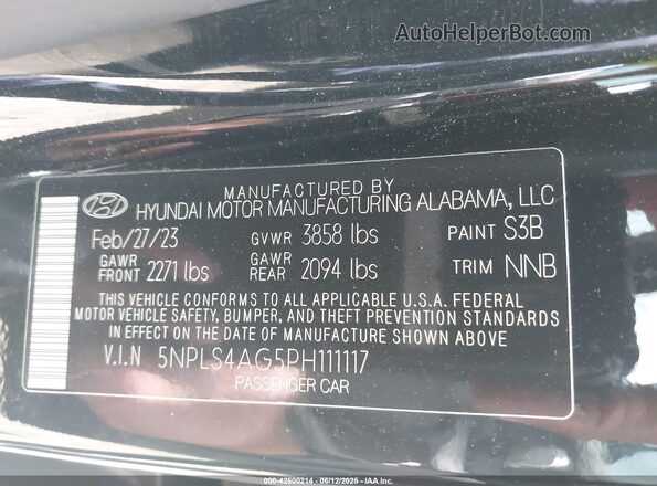 5NPLS4AG5PH111117 2023 HYUNDAI ELANTRA Black Vista del compartimento del motor
