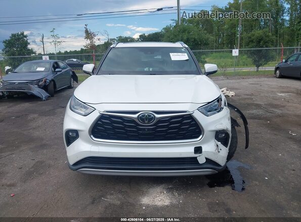 5TDFZRAHXMS038802 2021 TOYOTA HIGHLANDER White Widok zestawu wskaźników