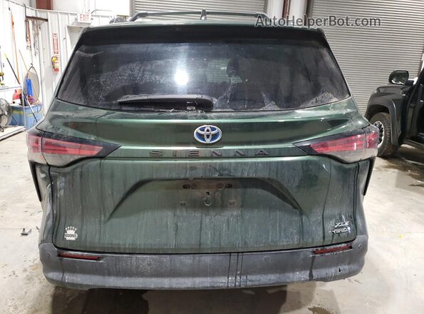 5TDYRKEC3MS066228 2021 TOYOTA LE Green Widok z tyłu