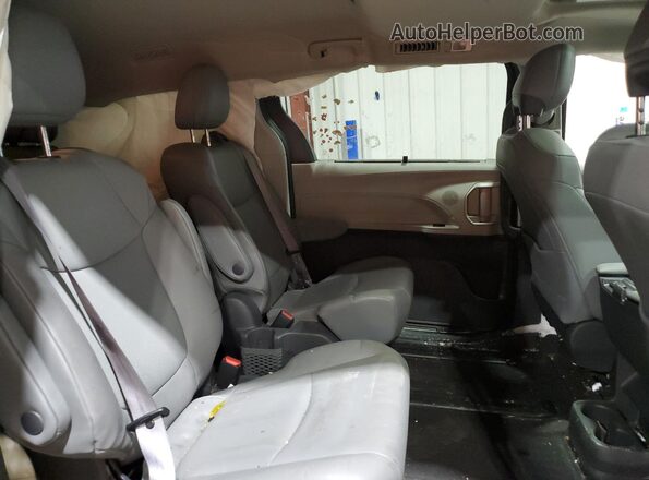 5TDYRKEC3MS066228 2021 TOYOTA LE Green Widok wnętrza z tyłu