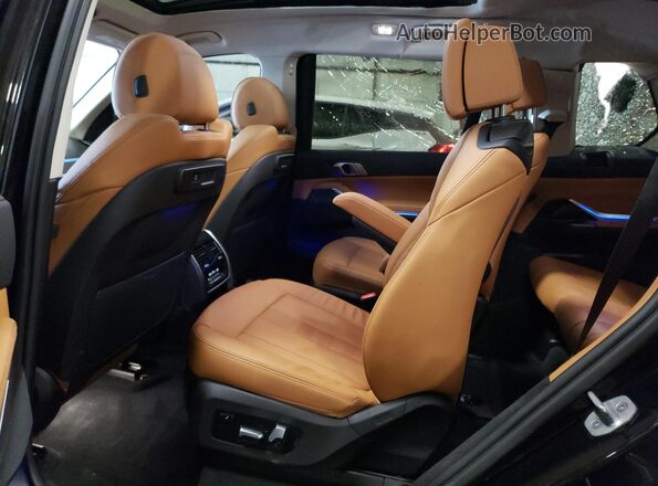 5UXCW2C02N9L06010 2022 BMW X7 Black Vista interior trasera