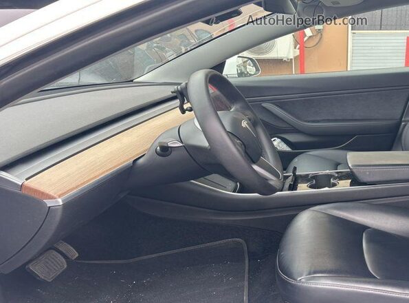 5YJ3E1EB3LF803115 2020 TESLA MODEL 3 White Widok wnętrza z tyłu