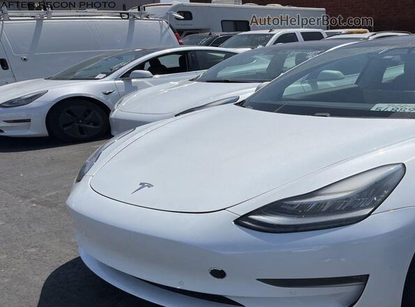 5YJ3E1EB5LF801057 2020 TESLA MODEL 3  Вид салона спереди