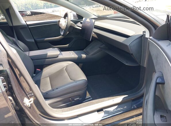 5YJ3E1EB6RF813646 2024 TESLA MODEL 3 Черный Вид салона спереди