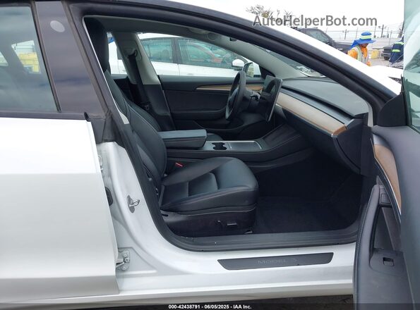 5YJ3E1EB9PF393085 2023 TESLA MODEL 3 White Вид салону спереду