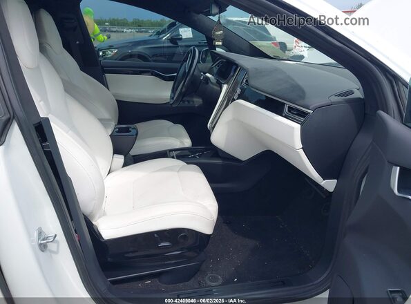 5YJXCBE2XHF043785 2017 TESLA MODEL X White Սալոնի դիմացի տեսք