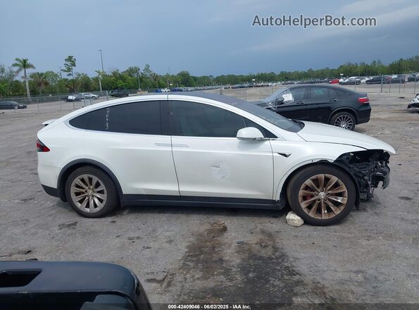 5YJXCBE2XHF043785 2017 TESLA MODEL X White Սալոնի 360 աստիճան տեսք