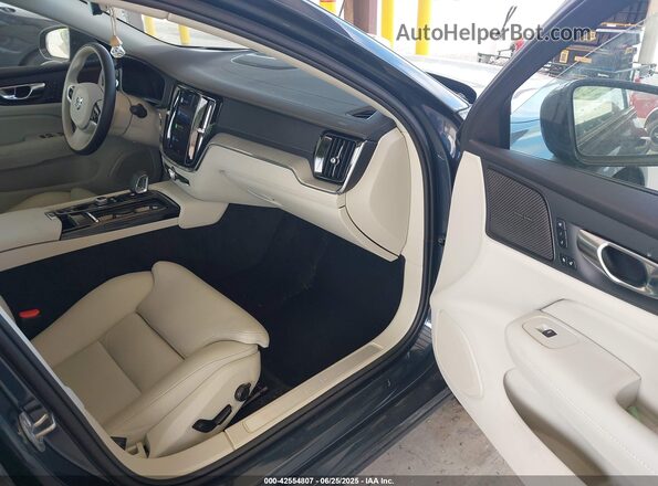 7JRH60FM6RG325382 2024 VOLVO S60 RECHARGE PLUG-IN HYBRID Black Widok wnętrza z przodu