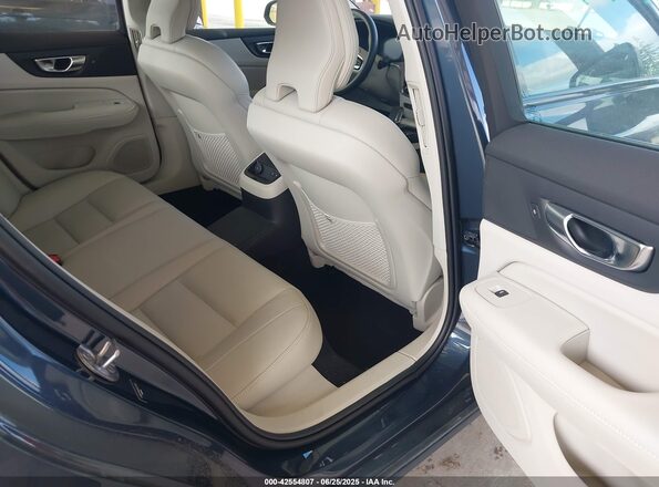 7JRH60FM6RG325382 2024 VOLVO S60 RECHARGE PLUG-IN HYBRID Black Widok naklejki z numerem VIN