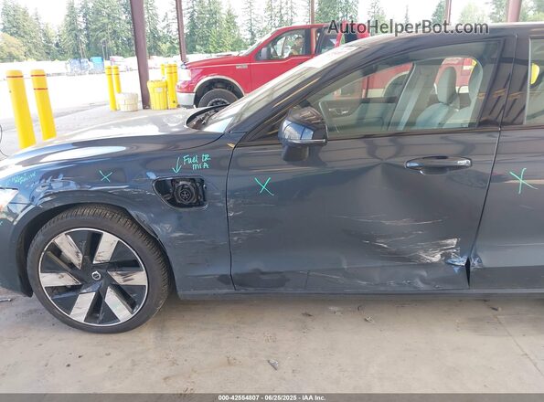 7JRH60FM6RG325382 2024 VOLVO S60 RECHARGE PLUG-IN HYBRID Black Widok z przodu