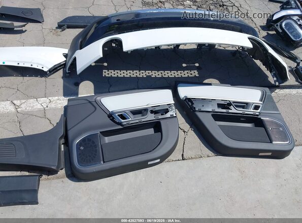 7PDSGABA8PN020129 2023 RIVIAN R1S Белый Вид сзади