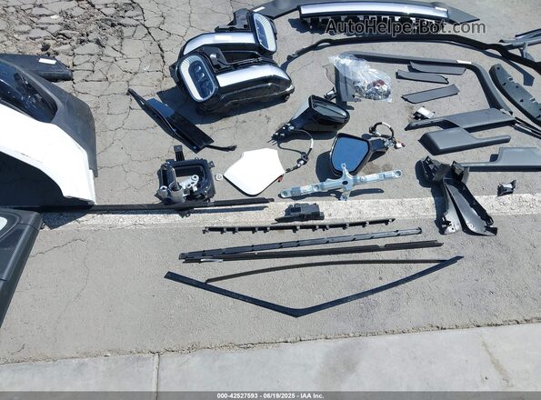 7PDSGABA8PN020129 2023 RIVIAN R1S Белый Вид щитка приборов